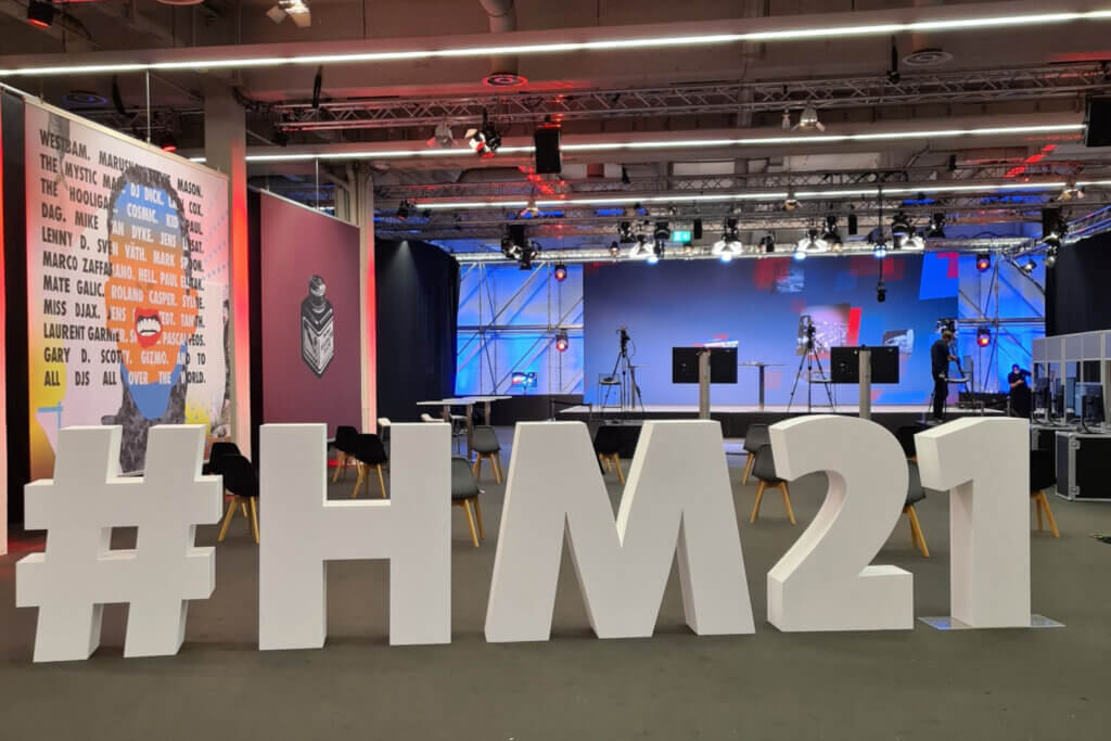 Styroporschriftzug "#HM21" für eine Messe