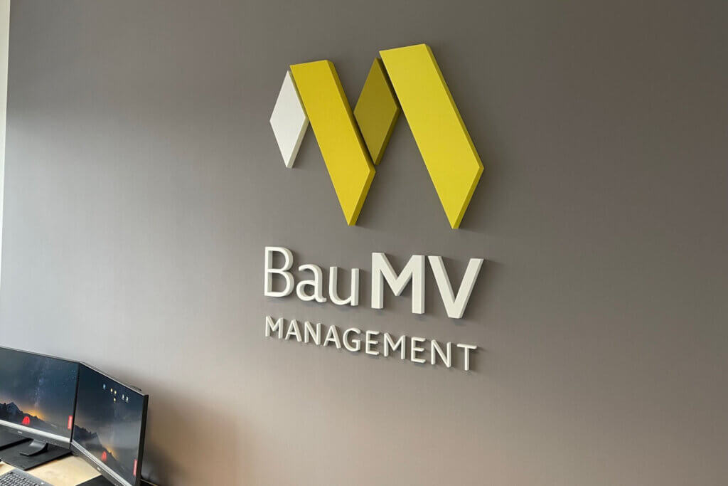 Vierfarbiges 3D Logo "BauMV"