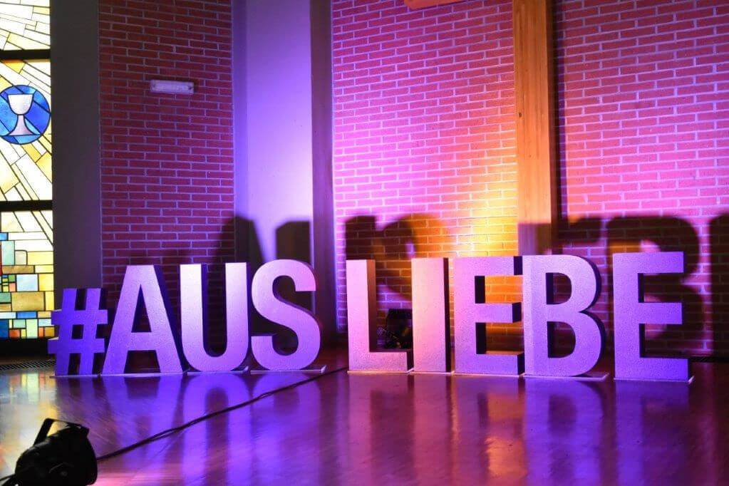 Schriftzug "#AUSLIEBE" aus hochwertigem Styropor