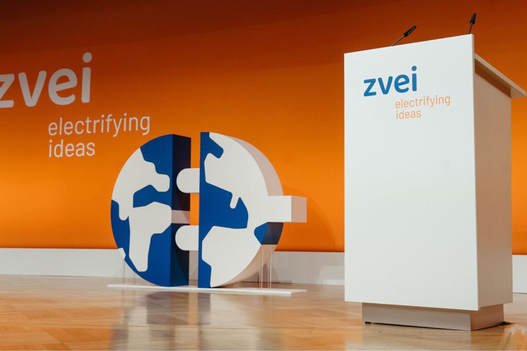Individuelle Bühnendekoration - Freistehendes Logo "ZVEI"